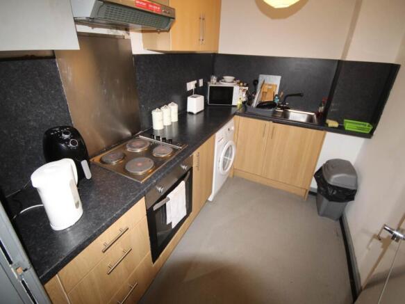 1 bed House Share to rent Image 5
