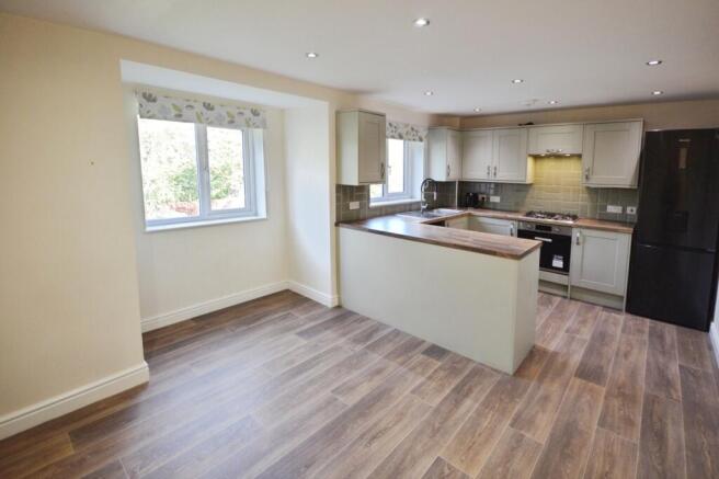 Kitchen/ Dining Room
