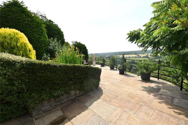 4 bed Link Detached House for sale Image 11