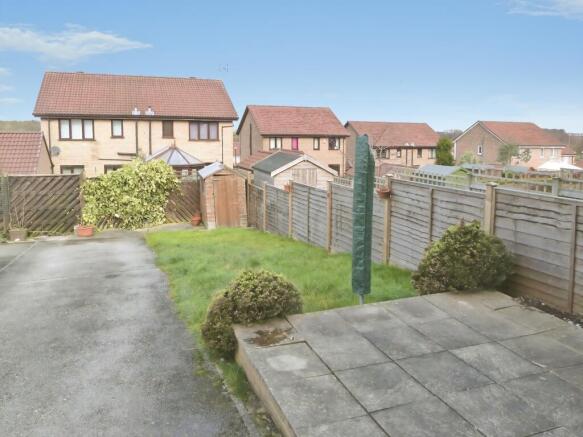 2 bed Semi-Detached to rent Image 8