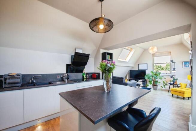 2 bed Apartment for sale Image 4