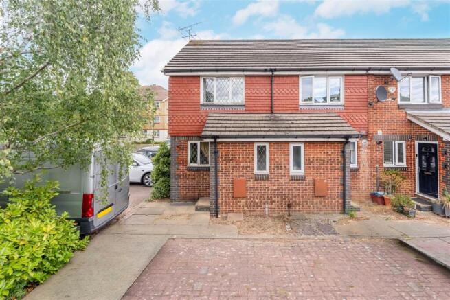 6 Draymans Way TW7-1.jpg