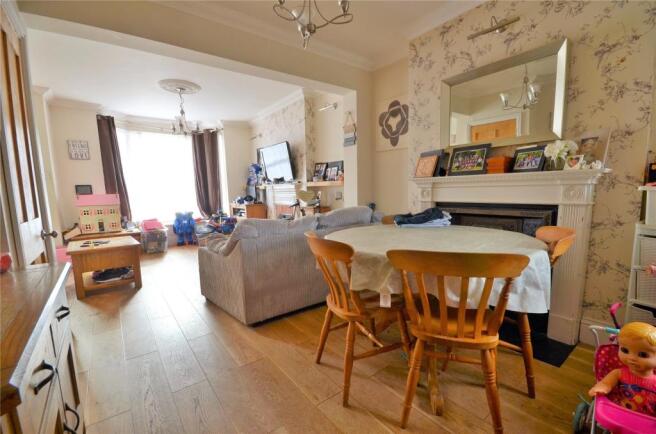 Lounge/Dining