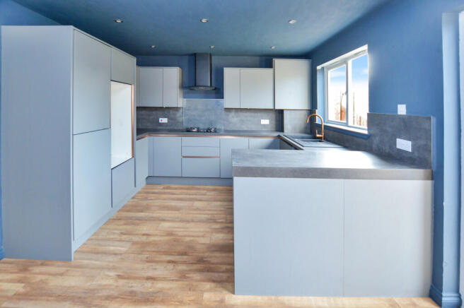 Kitchen/ Dining Room