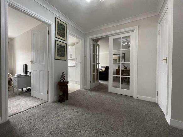 2 bed Flat for sale Image 4