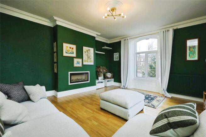 2 bed Flat for sale Image 6