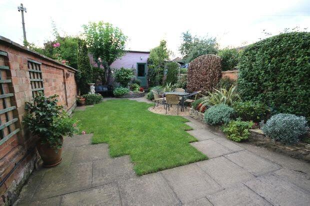 Rear garden photo 2