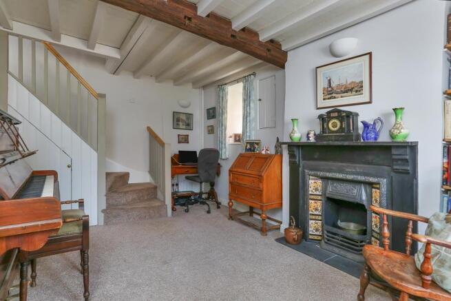SITTING RM/HALL