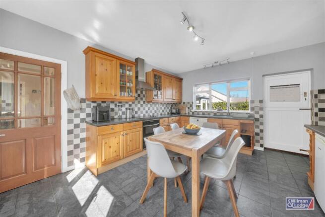 5 bed Detached for sale Image 10