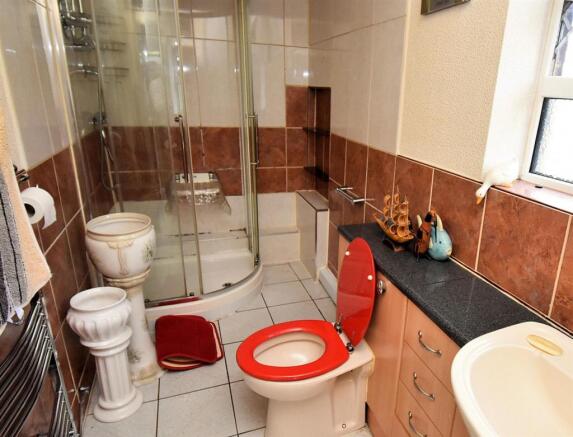 SHOWER ROOM.jpg