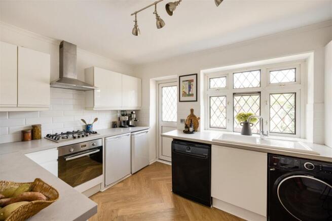Rivenhall Gardens, E18
