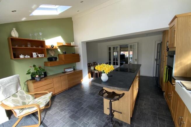 kitchen/dining room 