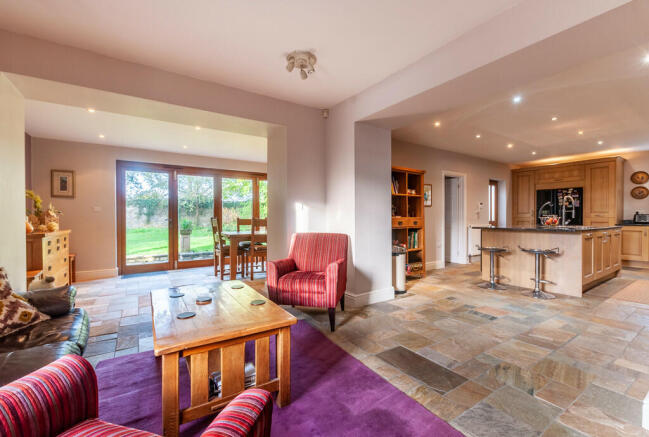Kitchen/dining/da...