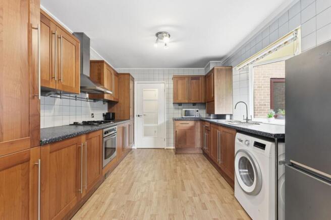 2 bed Flat for sale Image 6