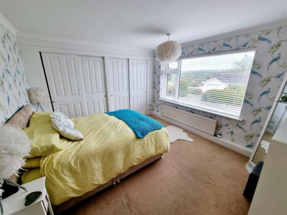 Bed 1.jpg