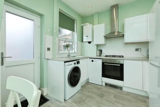 2 bed Terraced to rent Image 6