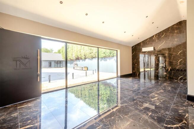 6 bed Detached for sale Image 10