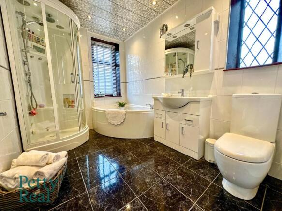 3 bed Terraced for sale Image 12
