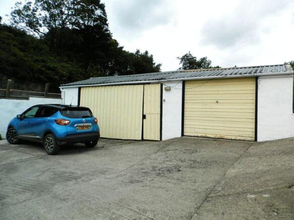 2 Garages