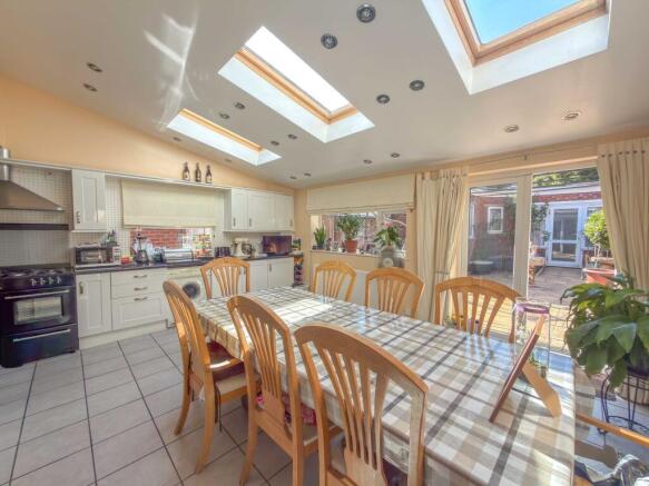 Manor Court Road, Nuneaton, CV11 photo 4