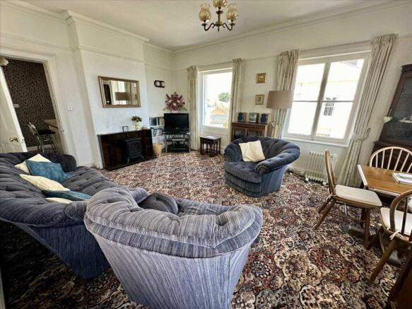 3 bed Flat for sale Image 4