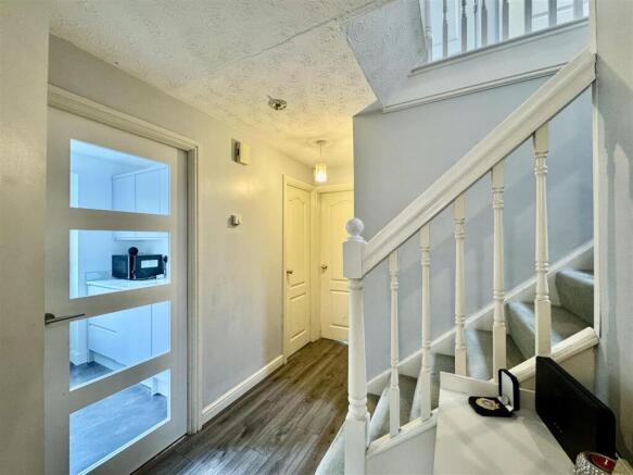 4 bed Detached for sale Image 6