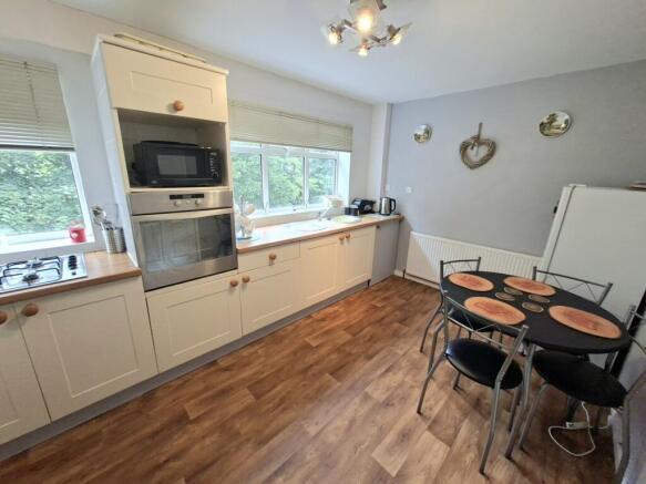 KITCHEN/BREAKFAST ROOM