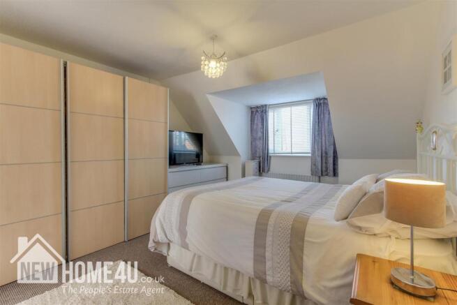 MASTER BEDROOM: