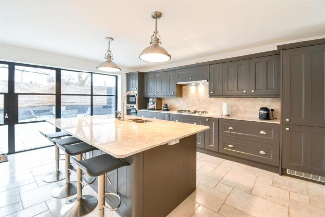 Kitchen / Dining Area