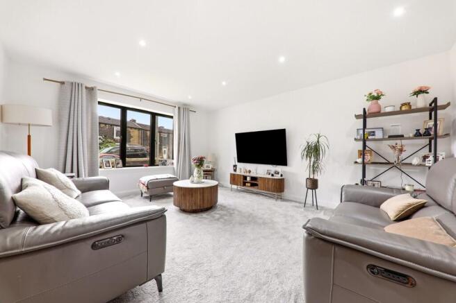5 bed Detached for sale Image 12