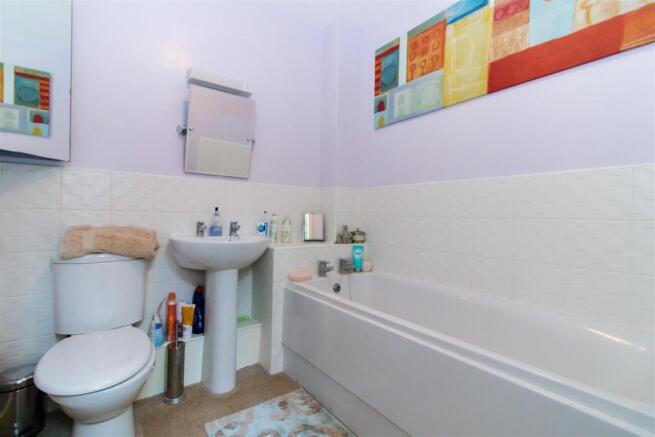 LUXURY HOUSE BATHROOM