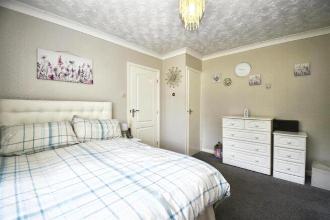 2 bed Semi-Detached Bungalow for sale Image 11