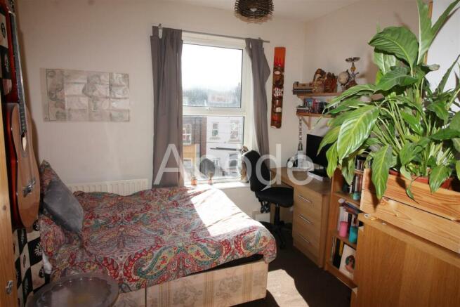 5 bed House to rent Image 9