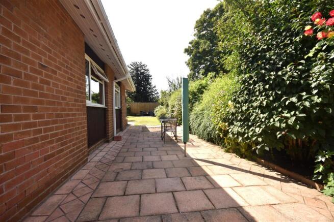Side Terrace