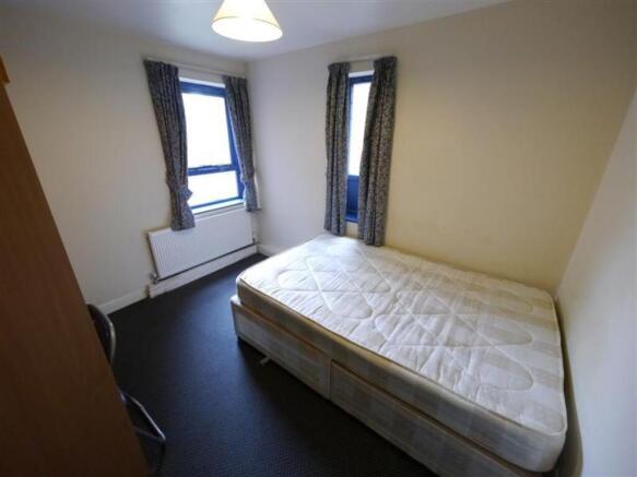 4 bed Apartment to rent Image 9