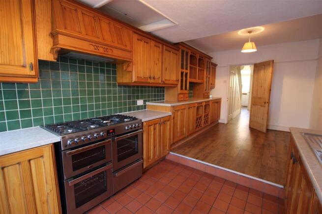 KITCHEN/BREAKFAST ROOM