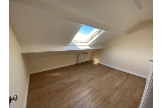 4 bed Semi-Detached for sale Image 11