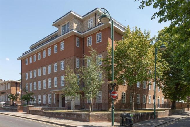 Lemna Road, E11