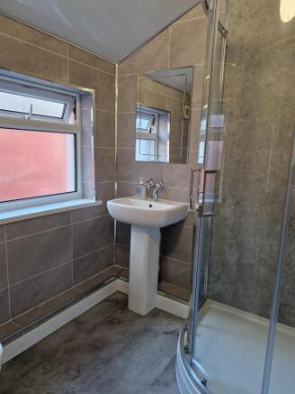 4 bed Terraced to rent Image 6