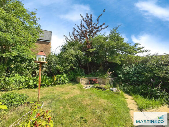 6d8cc7e6-garden 2...