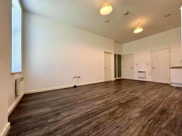 Living Room pic 2.jpeg