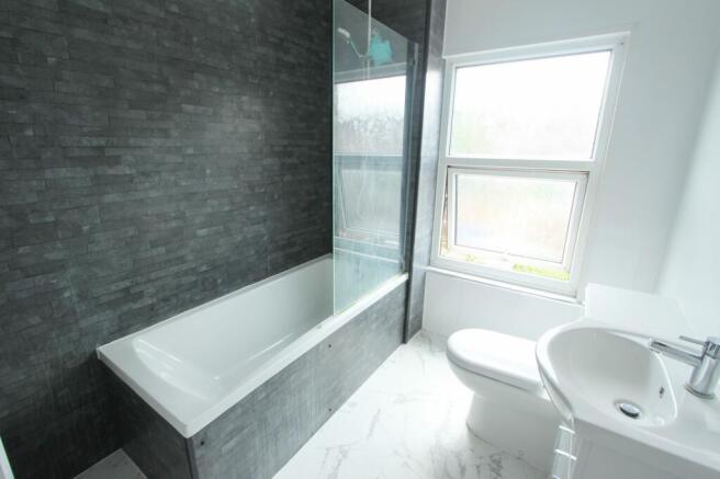 2 bed Terraced to rent Image 12