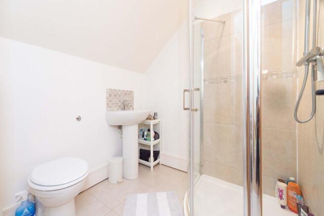 Master Bedroom  En-suite