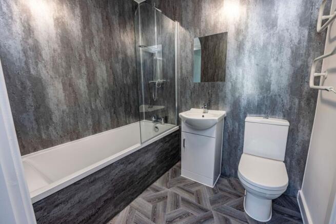 Main En-suite