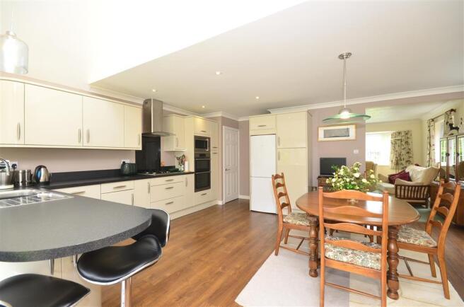 Kitchen/ Dining Area