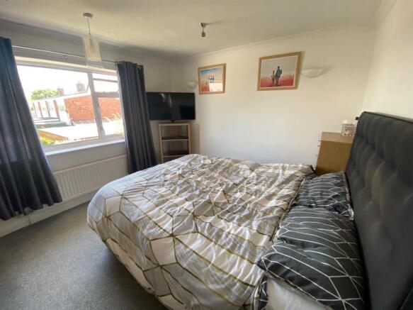 Bed 1.jpg