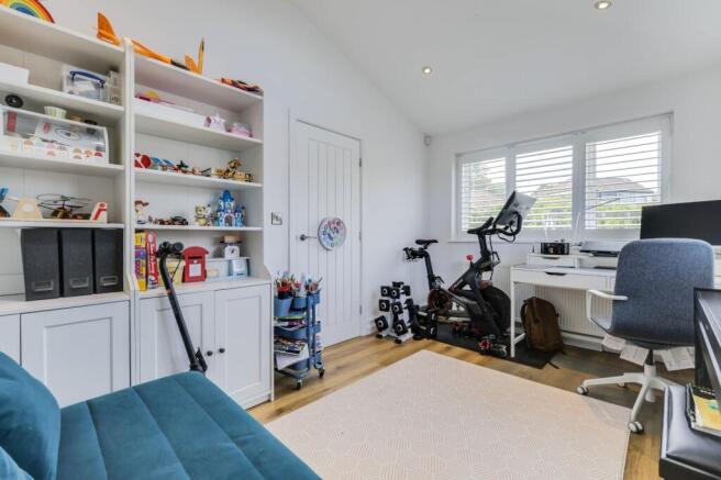 5 bed Semi-Detached for sale Image 8
