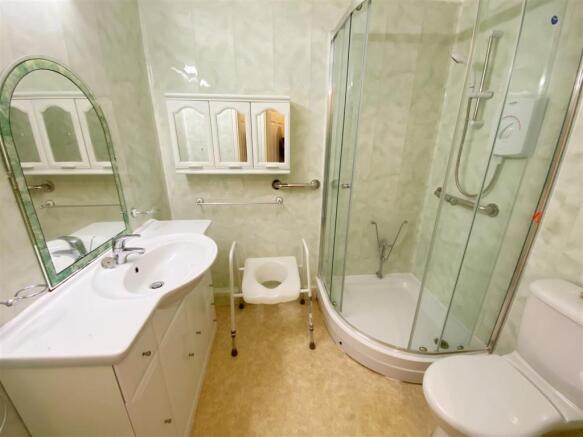 Bathroom.jpg