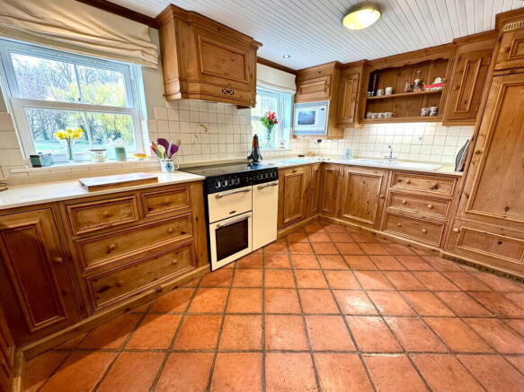 4 bed Semi-Detached for sale Image 10