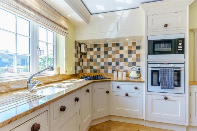 8341634-interior11.jpg